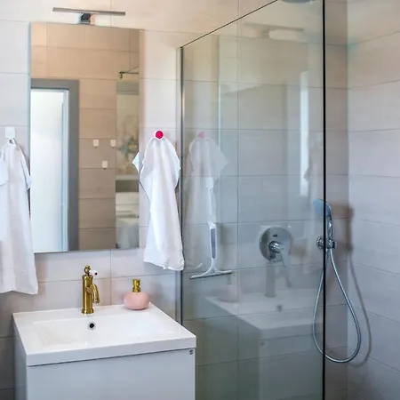 Mandalina Hr Luxury With Private Pool, Tennis Court And Boccie Alley