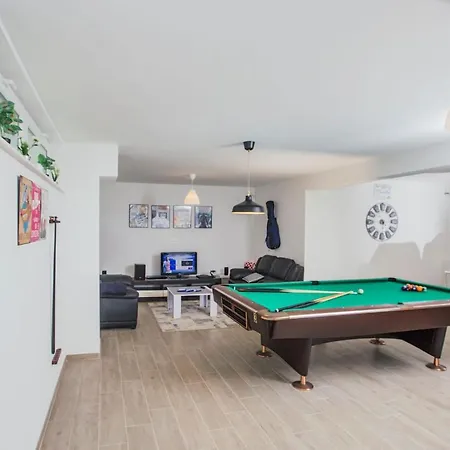 Mandalina Hr Luxury With Private Pool, Tennis Court And Boccie Alley וילה