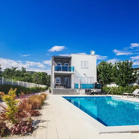 Mandalina Hr Luxury With Private Pool, Tennis Court And Boccie Alley וילה