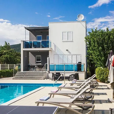 וילה Mandalina Hr Luxury With Private Pool, Tennis Court And Boccie Alley *